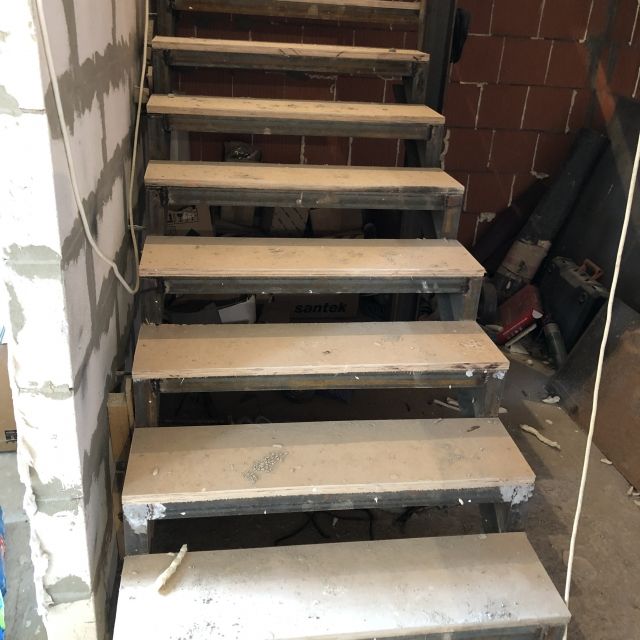 Подготовка и монтаж металлической лестницы
